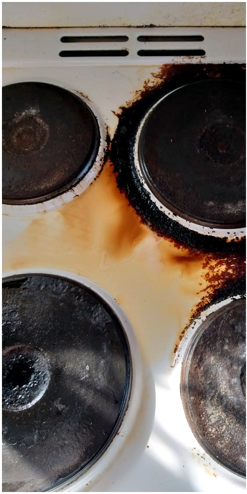 Burnt, grimy stovetop before The Complete Cleaning